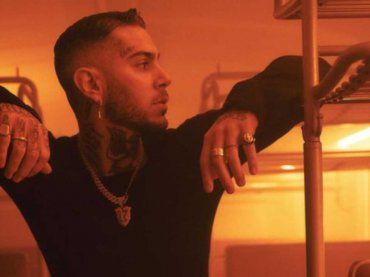 Emis Killa, annullato il concerto a Ladispoli: la canzone inno al femminicidio è troppo