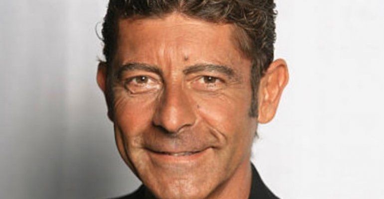 Luca Laurenti perchè ha una voce così singolare? La risposta arriva dall’otorino