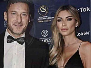 Totti alle terme con figli e Noemi, ma la vacanza non sembra essere così rilassante