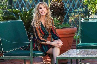 Avete mai visto Gabriella? E’ la sorella di Milly Carlucci, sono due gocce d’acqua