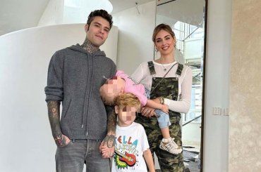 In casa Ferragnez è già Natale, l’albero nella nuova casa conquista il web – FOTO