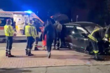 Mario Balotelli coinvolto in un gravissimo incidente, auto sfasciata lui sta bene