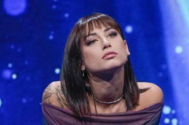 Gf, Letizia si allontana da Paolo: “Sei pesante”