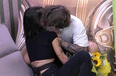 Grande fratello, scatta la passione tra Paolo e Letizia: il bacio è focosissimo