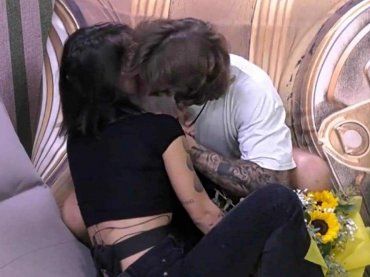 Grande fratello, scatta la passione tra Paolo e Letizia: il bacio è focosissimo