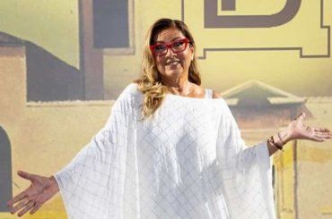 Romina Power irriconoscibile, il look jeans e maglietta le sta divinamente – FOTO