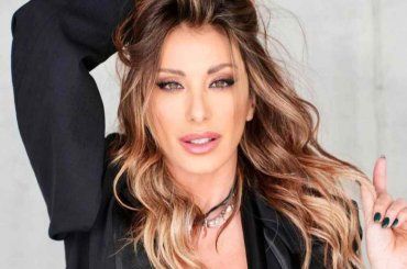 Sabrina Salerno, showgirl dal fascino intramontabile si diverte con Soleil e Flo