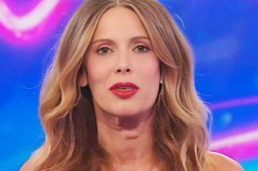 Alessia Marcuzzi, dagli esordi ad oggi: chi è la famosa conduttrice, alcune curiosità