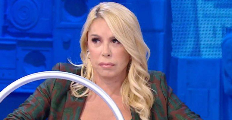 Amici 23, cantante di Anna Pettinelli abbandona la scuola: “Non ce la faccio più”