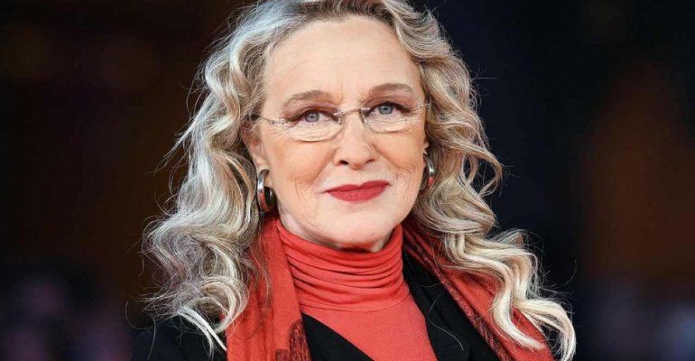 Eleonora Giorgi: ‘Mi hanno diagnosticato un tumore al pancreas’ | La confessione a Pomeriggio Cinque