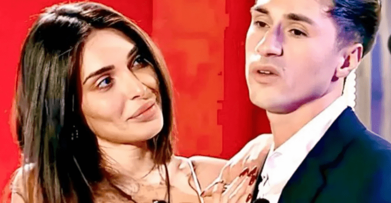 Greta non perde tempo, si consola tra le sue braccia: chi è lui – FOTO