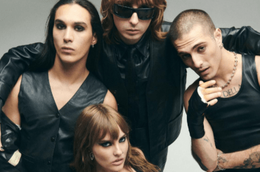 Maneskin, Victoria e Damiano escono senza veli dalla stanza d’albergo – VIDEO