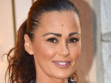 Samantha De Grenet: “Ho solo voglia di coccole”, su Instagram mostra il suo amico speciale