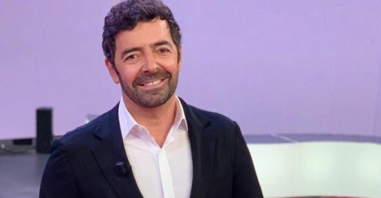 Alberto Matano, le mani sul volto: cos’è accaduto in studio davanti a tutti