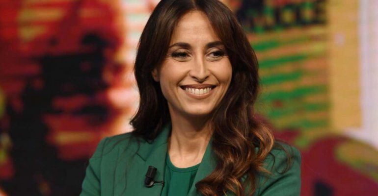 Benedetta Parodi alle prese con l’arrosto, prove tecniche in vista delle feste