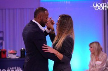 Uomini e Donne, Ida esce con David: lite tra il corteggiatore e Tina, Maria si schiera