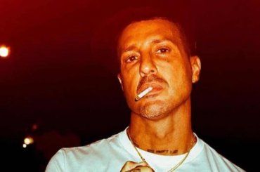 Fabrizio Corona, l’amore lo ha stregato: non riesce più a vivere senza di lei – FOTO