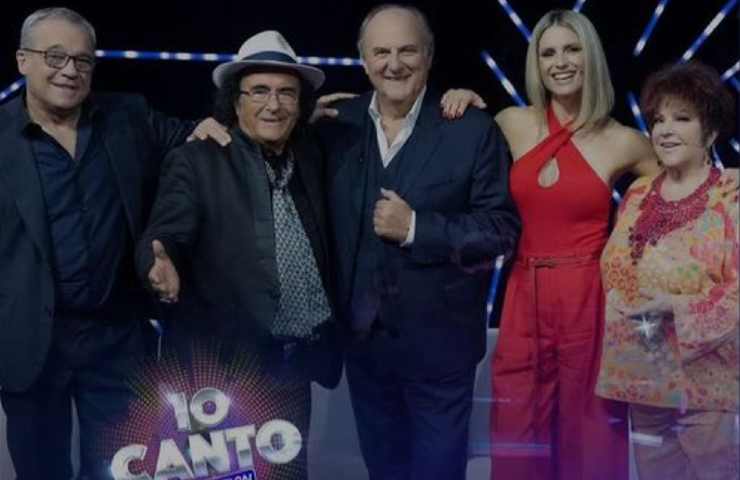 Gerry Scotti con i giudici