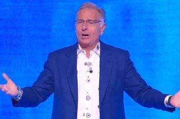 Paolo Bonolis è “innamorato”, la dichiarazione a Ciao Darwin diventa virale