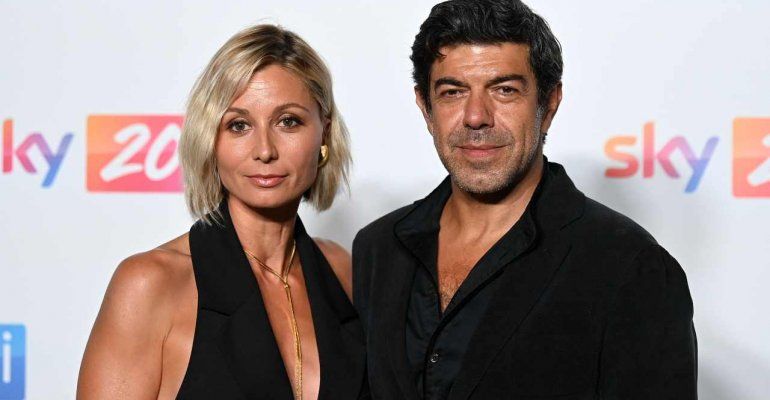 Anna Ferzetti gelosa del compagno Pierfrancesco Favino: cosa fa l’attrice per controllarlo