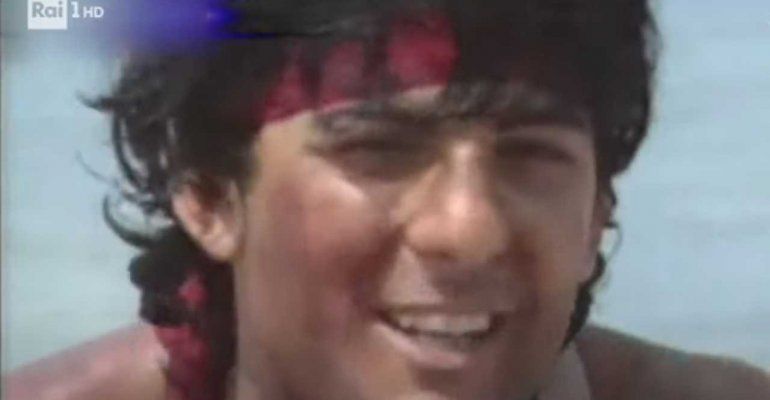 Lo riconoscete? Oggi è famosissimo ed amato da tutti: lo vedremo anche al Festival 2024