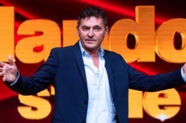 Teo Mammucari non ha occhi che per Julia ma spunta “un’altra” che lo fa impazzire