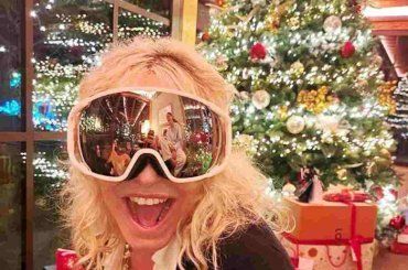 Antonella Clerici, dagli occhiali si intravede tutto: con chi era ieri sera