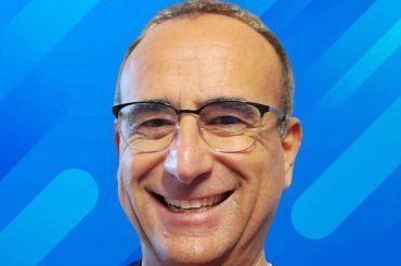 Carlo Conti, cosa fa lontano dai riflettori: mai visto così scatenato