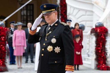 Alberto di Monaco nei guai, coinvolta anche la moglie Charlène e membri della famiglia