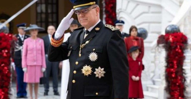 Alberto di Monaco nei guai, coinvolta anche la moglie Charlène e membri della famiglia