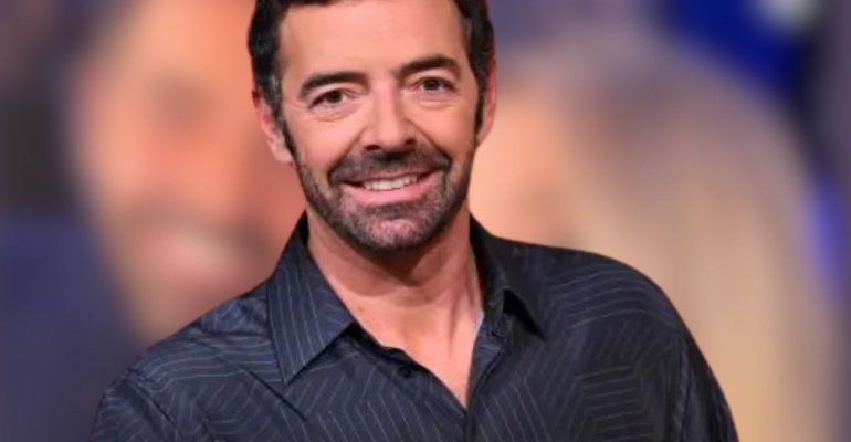 Alberto Matano in dolce compagnia, con lei il dettaglio non passa inosservato: i fan notano tutto