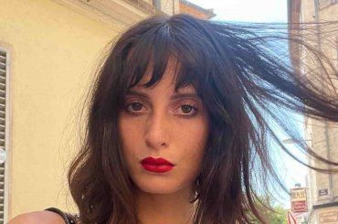 Alexandra Yvette, l’influencer vegana che indossa pellicce vere: “Non pensavo fosse un problema”