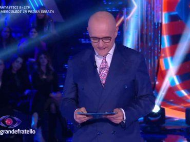 Grande Fratello, provvedimento per un gieffino: volano parole pesanti