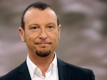 Sanremo 2024: ‘Non volevo’, Amadeus si scusa, la gaffe è stata clamorosa