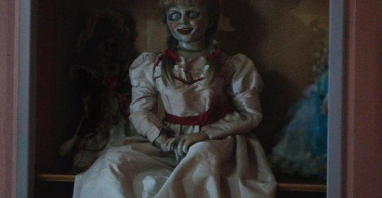 Annabelle, sai cosa accade quando si sposta la vera bambola assassina?