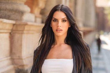 Antonella Fiordelisi replica sul flirt con De Martino: “Mai stata con gente fidanzata”