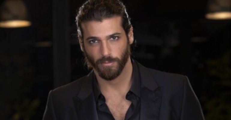 Can Yaman si prepara per ‘Sandokan’ ma l’enorme dettaglio fa passare tutto in secondo piano: “Sei divino”