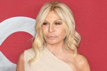 Avete mai visto il bagno di Donatella Versace? Al suo interno c’è un pezzo rarissimo