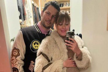 Federica Pellegrini in casa con Matteo, lei lo immortala così: non riesce proprio a staccarsi