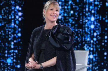 Federica Pellegrini allatta Matilde, la FOTO intenerisce tutti, specie per i ‘bodyguards’