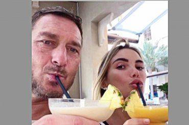 Mentre Totti e Noemi brindano all’amore, Ilary Blasi risponde così – FOTO