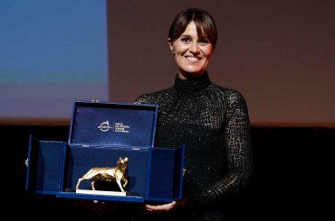 Paola Cortellesi, monologo sul sessismo nelle fiabe: l’attrice si batte per i diritti e l’inclusione