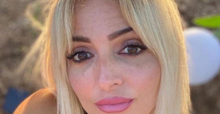 Veronica Peparini mostra la pancia, radiosa e felice si gode le sue gemelline