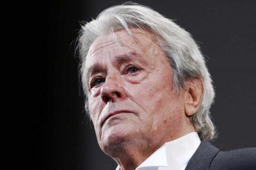 Alain Delon avrà un amministratore di sostegno, l’attore è sotto tutela giudiziaria