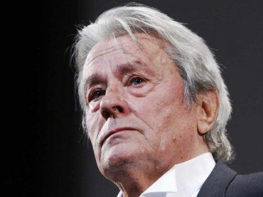Alain Delon avrà un amministratore di sostegno, l’attore è sotto tutela giudiziaria