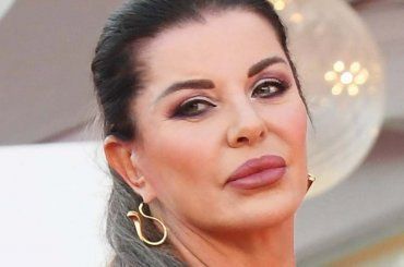 Alba Parietti, un’esibizione da dimenticare. Il video fa il giro del web e non in positivo