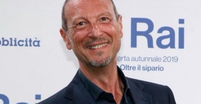 Sanremo 2024, annuncio di Amadeus al TG1: svelati gli artisti che si esibiranno in Piazza Colombo