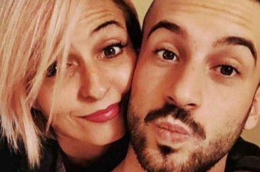 Andreas Muller, il regalo per le gemelline è strepitoso: Veronica visibilmente commossa