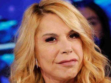 Quanti anni ha Anna Pettinelli? La notizia ha scombussolato tutti