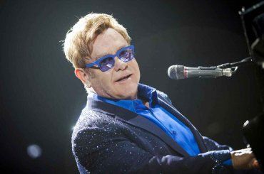 Elton John devolverà la sua eredità ai fan e non ai figli, il motivo dietro questa scelta